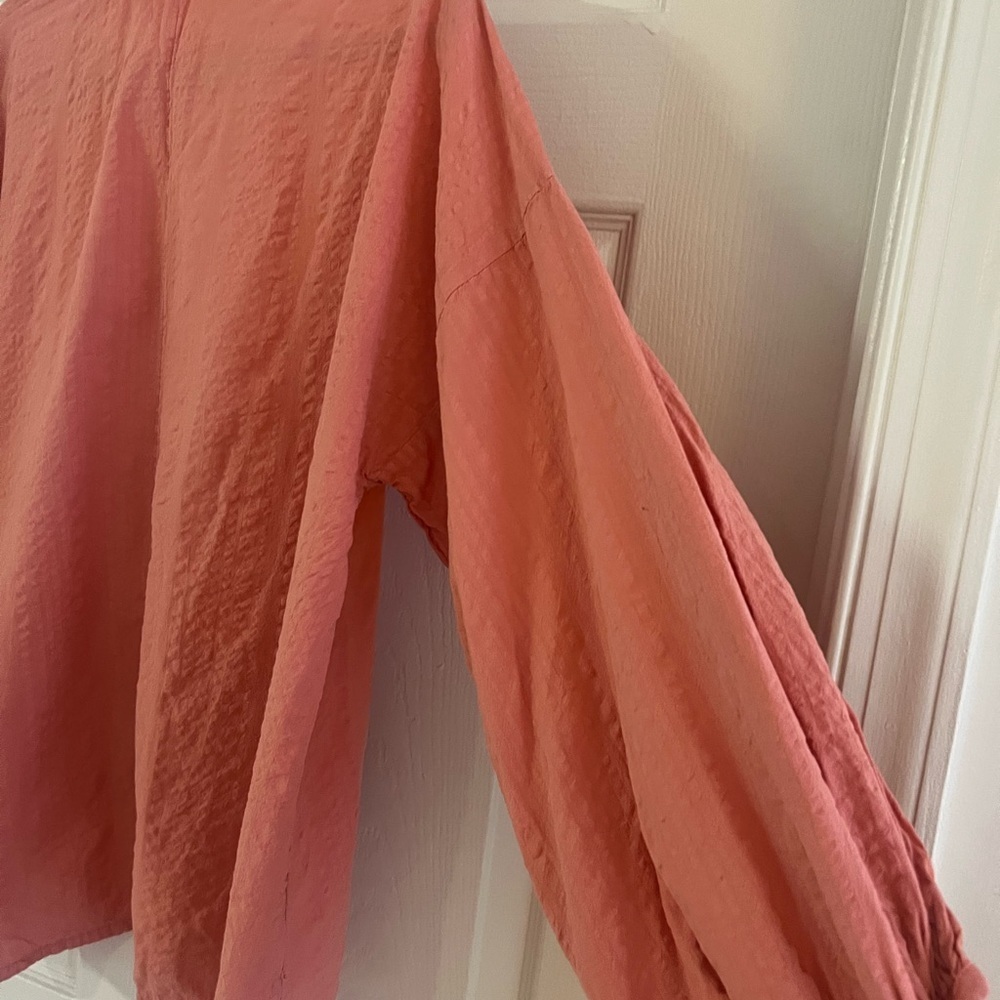 Lou & Grey salmon colored v neck cotton blouse. EUC. Size small. - Picture 9 of 9